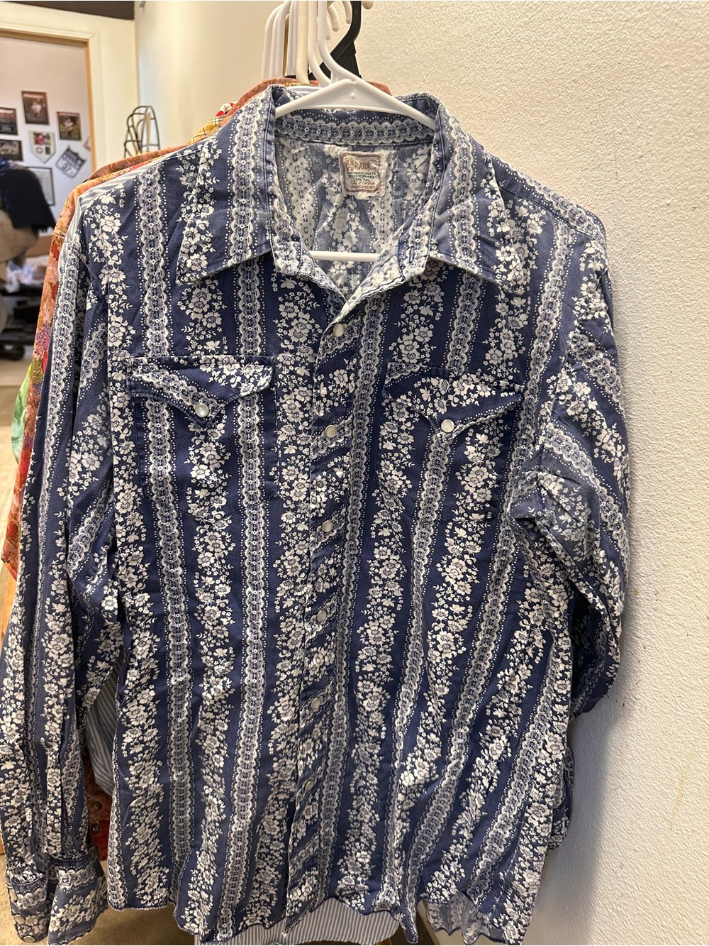Womans Vintage Blue Floral Print Button-Up, pearl snap western shirt.